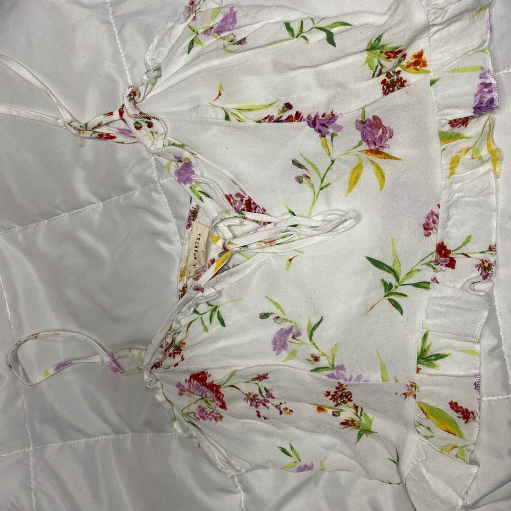 Flowy white cropped floral tank